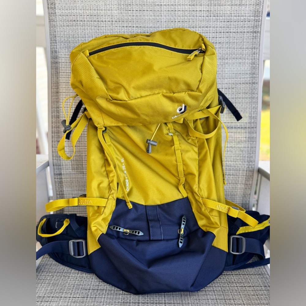 Deuter Trail 28 + SL like new condition from smoke free pet free home.